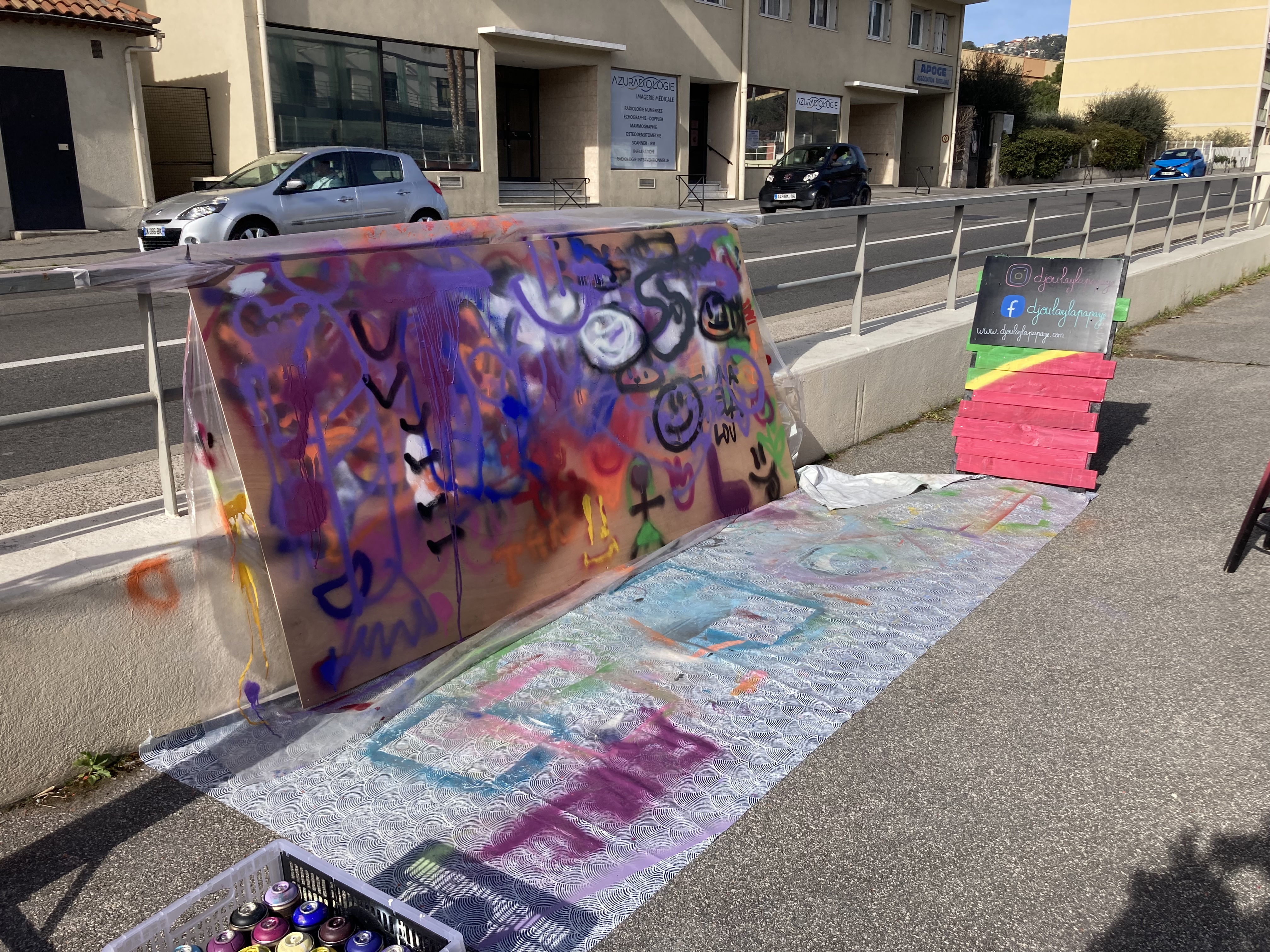 La fresque en cours de création ... Venez voir le résultat à la médiathèque